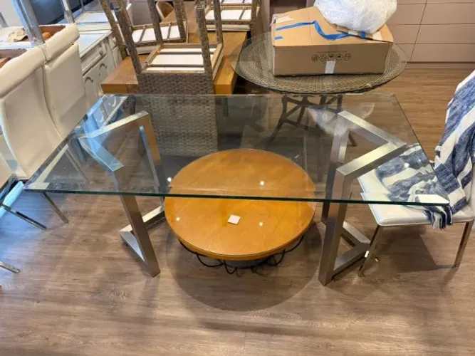Mesa de Jantar de Vidro com Base Metálica