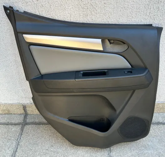 Forro da porta traseira esquerda da S10 2023