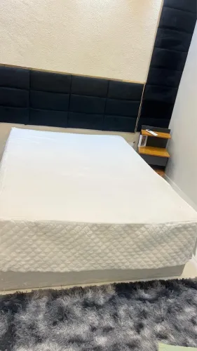 Vende-se cama de casal - colchão com a base