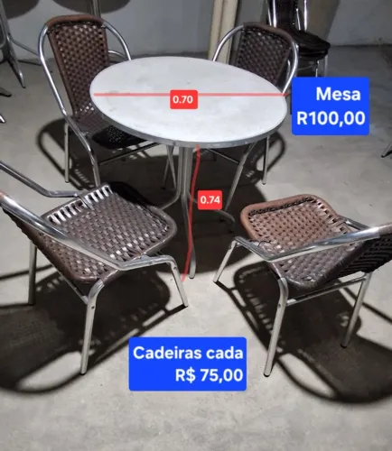 Mesas e cadeiras