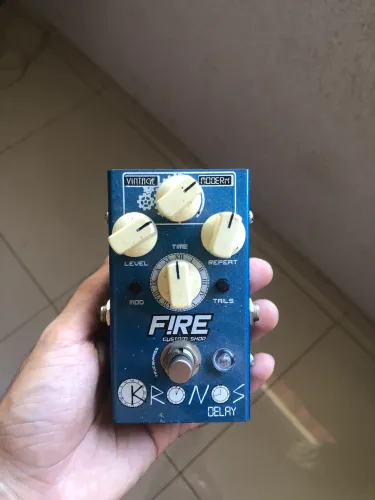 Pedal de guitarra delay fire