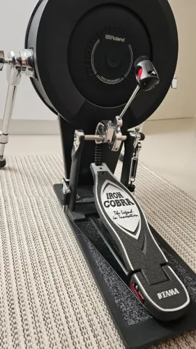 Roland - NEQ-K Base para pedal de bumbo da série V-Drums Quiet Design.