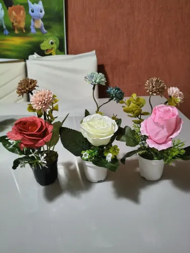 Vaso de flor artificial 10,00 cada 