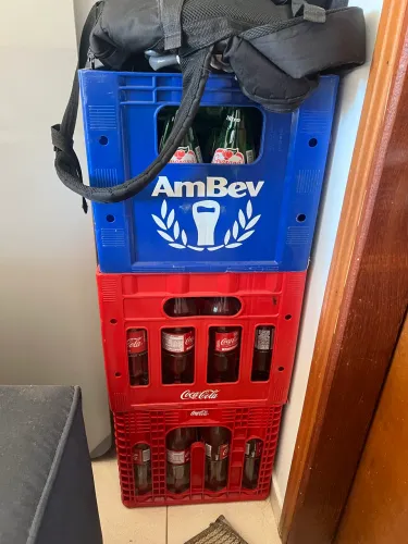 Engradado e vasilhames coca cola 