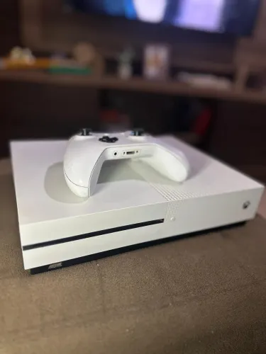 Xbox One S 1TB + Controle original.  
