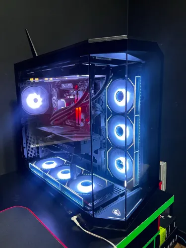 PC GAMER HIGH END (5070ti+Ryzen7-7800x3d+DDR5 32gb)