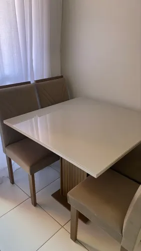 Mesa de jantar 4 cadeiras 
