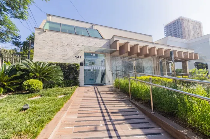 Casa Comercial à venda no bairro América em Joinville, por R$ 1.800.000.00.