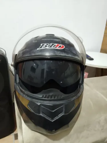 Dois capacetes em perfeito estado 