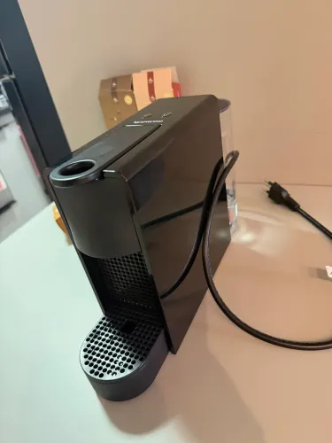 Cafeteira Nespresso Essenza Mini + 36 Cápsulas brinde