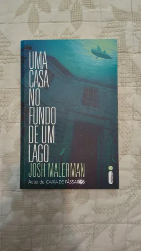 Uma casa no fundo de um lago (livro)