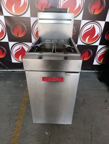 Fritadeira industrial vulcan LG 300 23 litros Gás natural funcionando perfeitamente