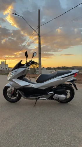 Honda PCX 150 2018 - câmbio CVT automático Honda