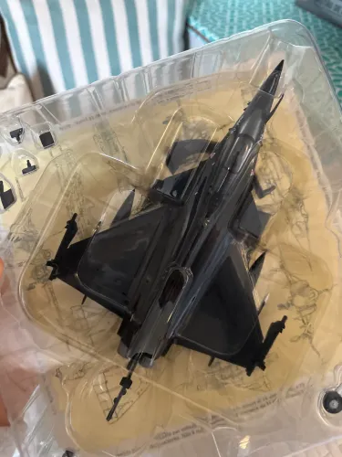 Miniatura avião Dassault Rafaele C francês 