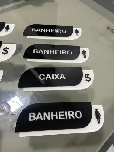 Placa em acrílico para setores