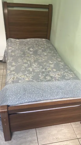 Oportunidade Cama linda de Solteiro com Colchão 