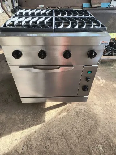 Fogão industrial, no aço inox escovado com 4 bocas e forno