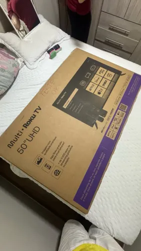 Smart TV 50" 4K Multi Roku TV, Nova na Caixa