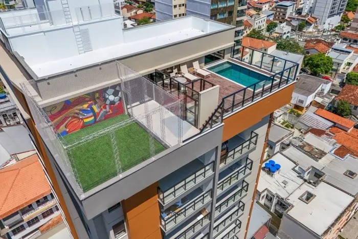 Apartamento 3 quartos com suíte, varanda, 2 vagas paralelas, área de lazer em plena Rua Be