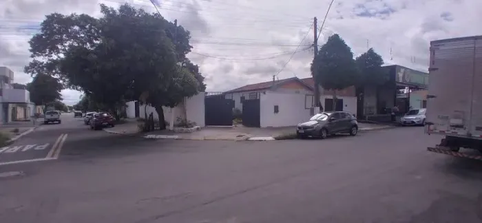 VENDE-SE CASA DE ESQUINA - BAIRRO GOIÁ, EM GOIÂNIA.