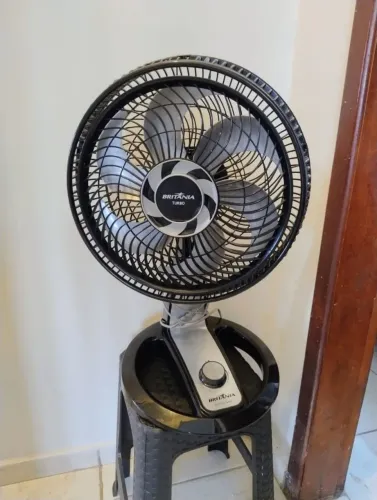 Ventilador Britânia BVT310 Turbo 75W de potência. Tecnologia Maxx Force 6. Hélice de 6 pás
