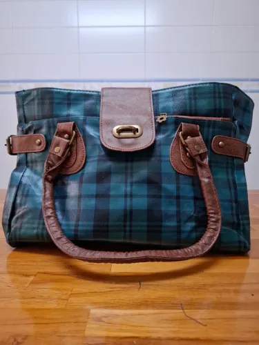 Bolsa Feminina - Estilo e Espaço para o Dia a Dia (nova)