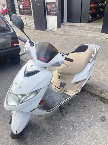 Suzuki burgman 125 - 2010 - 5.000 mil