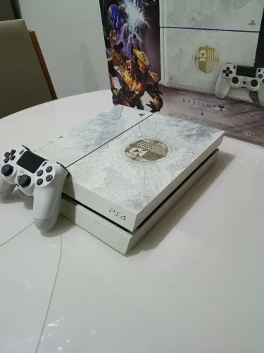PS4 Edição Limitada Destiny - na caixa