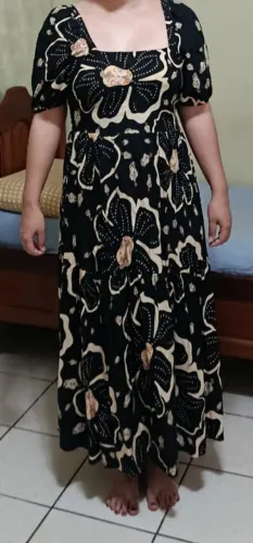VESTIDO LONGO ESTAMPA DE FLORES E CAJÚ
