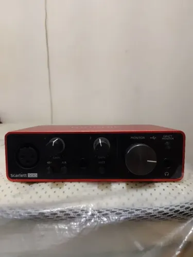 Interface de Áudio USB Focusrite Scarlett Solo 3 Geração vermelho. Semi-novo. Pouco usado