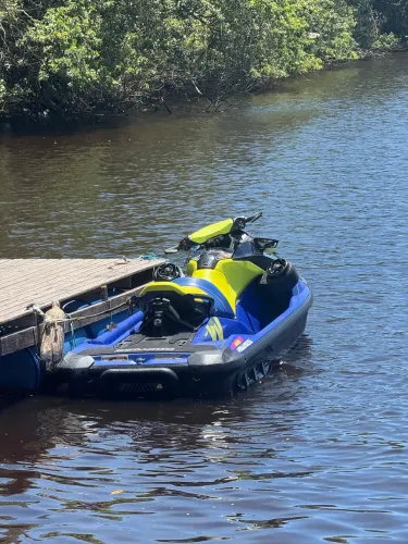 Vendo ou troco jetski com carretinha.