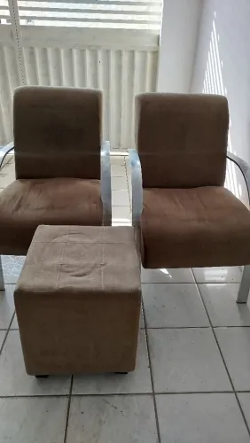 2 Poltronas com Puff