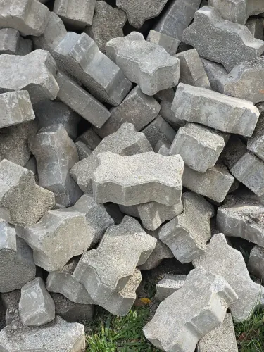 Treliça de ferro e calçamento Paver
