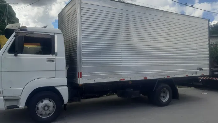 Caminhão baú mudanças