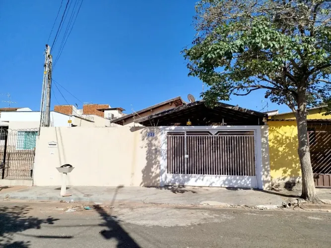 Casa abençoada no Bairro do Rebouças em Lins