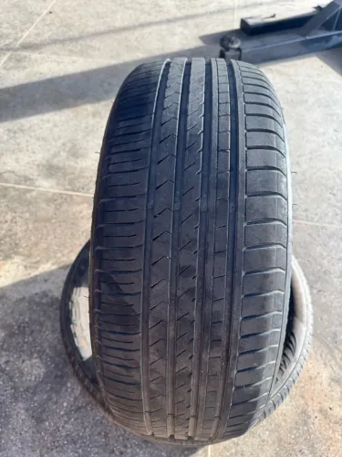 Vendo pneu aro 17 medida 225/55ZR17 