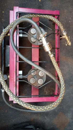 Vendo fogão com mangueira e válvula, valor 220