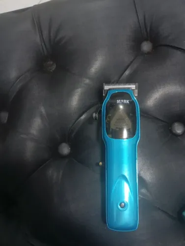 Máquina de cortar cabelo wmark sem fio.