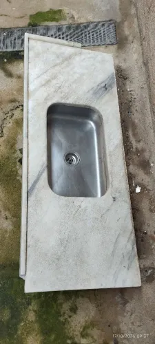 Bancada branca com cuba 