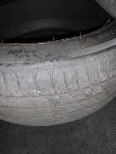 ? 2 Pneus Michelin 225/50 R17 por R$200 - Oportunidade em Florianópolis
