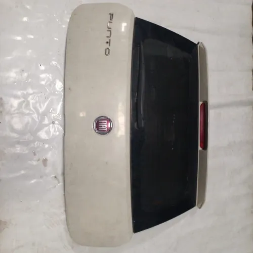Tampa traseira do Fiat Punto