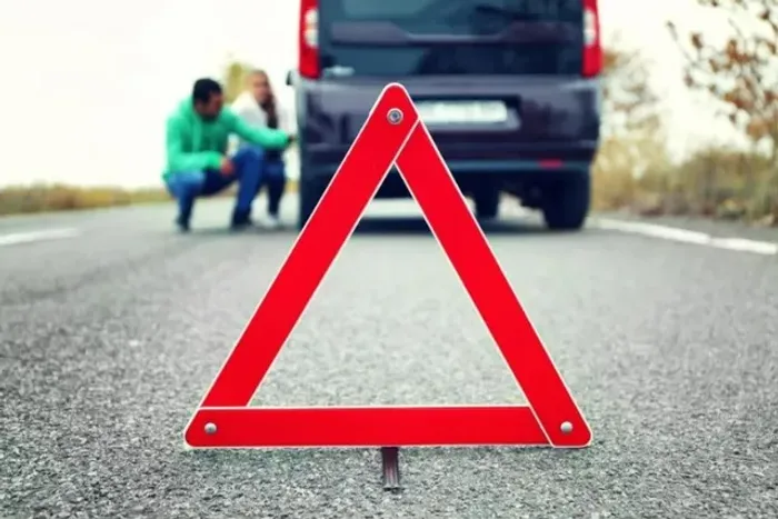 Triângulo de Sinalização de Emergência Veicular Base Leve_Aceito Cartão