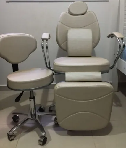 Cadeira Reclinável p/ Maquiagem + Mocho + Lombar