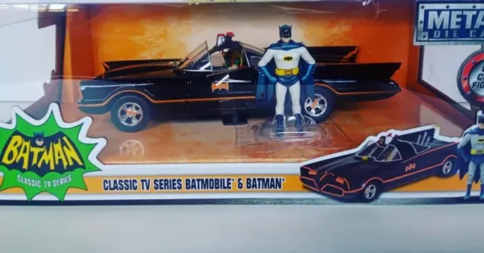 miniatura do classico batmovel  escala 1:24