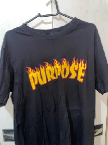 CAMISA PRETA NOME PEGANDO FOGO ? 