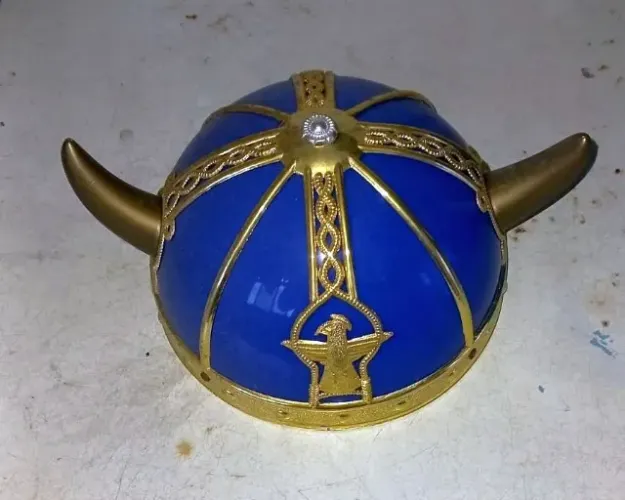Capacete Viking plástico