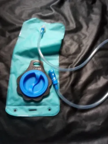 Bolsa de hidratação 2 litros sem uso 