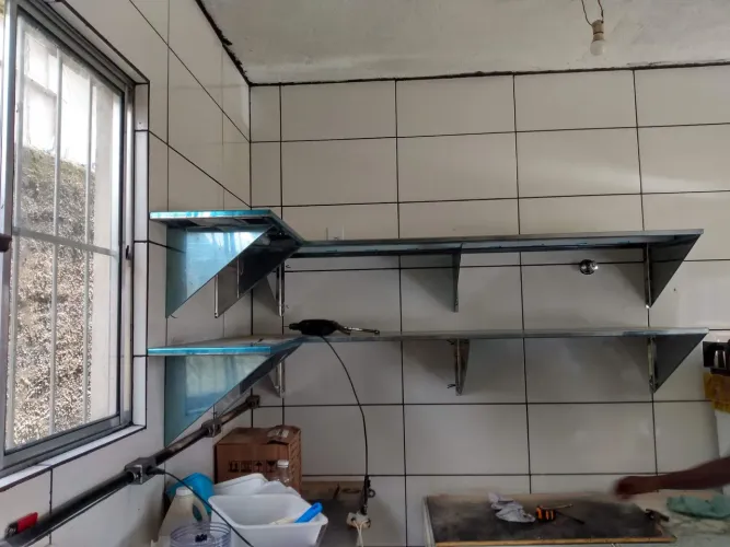 Prateleiras de aço inox para parede, fabricamos