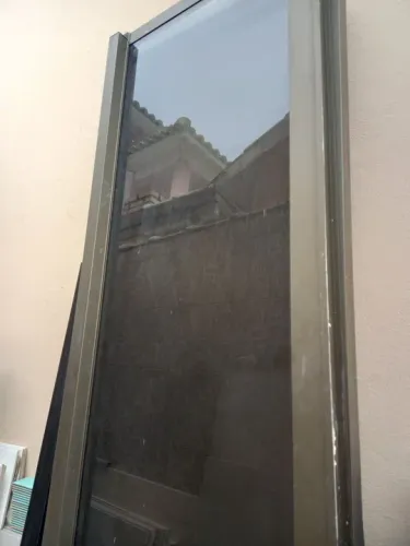 Vendo porta de vidro.