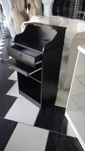 Balcão atendimento  com gaveta teclado  na cor preta 